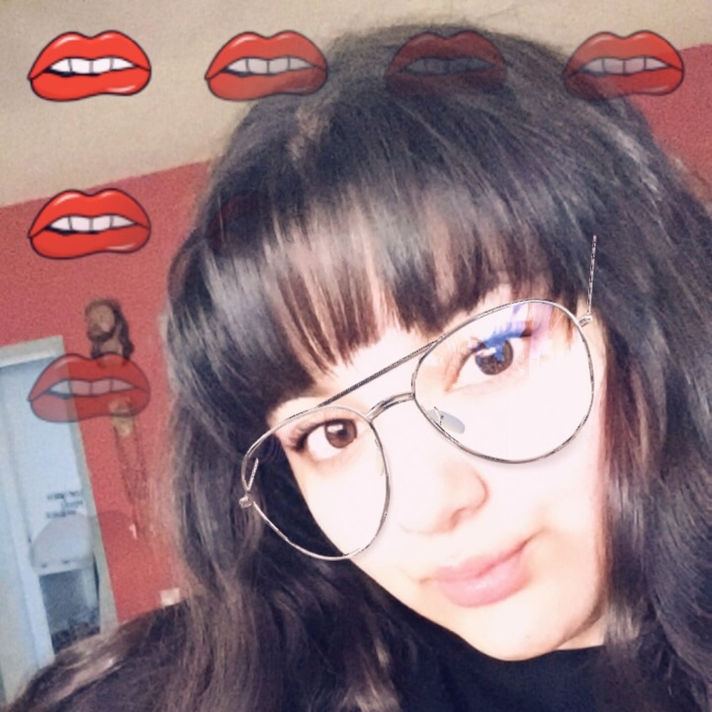 Meet your Posher, Laura